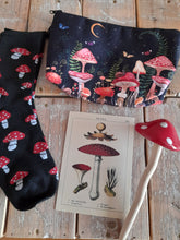 Load image into Gallery viewer, Jute box Toadstool gift