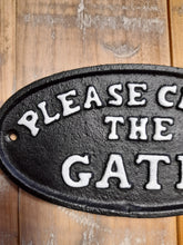 Load image into Gallery viewer, Cast iron sign &#39;PLEASE CLOSE THE GATE&#39;
