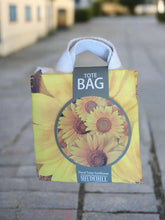 Load image into Gallery viewer, Tote bag - floral designs
