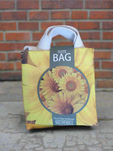 Load image into Gallery viewer, Tote bag - floral designs
