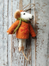 Load image into Gallery viewer, Winter felt mouse - orange
