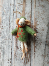Load image into Gallery viewer, Winter felt mouse - Green
