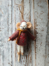 Load image into Gallery viewer, Winter felt mouse - Brown
