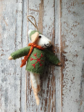 Load image into Gallery viewer, Winter felt mouse - Green
