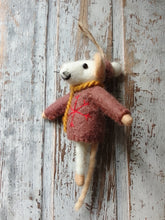 Load image into Gallery viewer, Winter felt mouse - Brown
