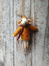 Load image into Gallery viewer, Winter felt mouse - Mustard
