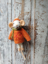 Load image into Gallery viewer, Winter felt mouse - orange
