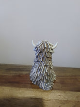 Load image into Gallery viewer, Highland cow 16cm
