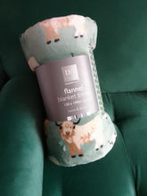 Load image into Gallery viewer, Highland cow soft throw
