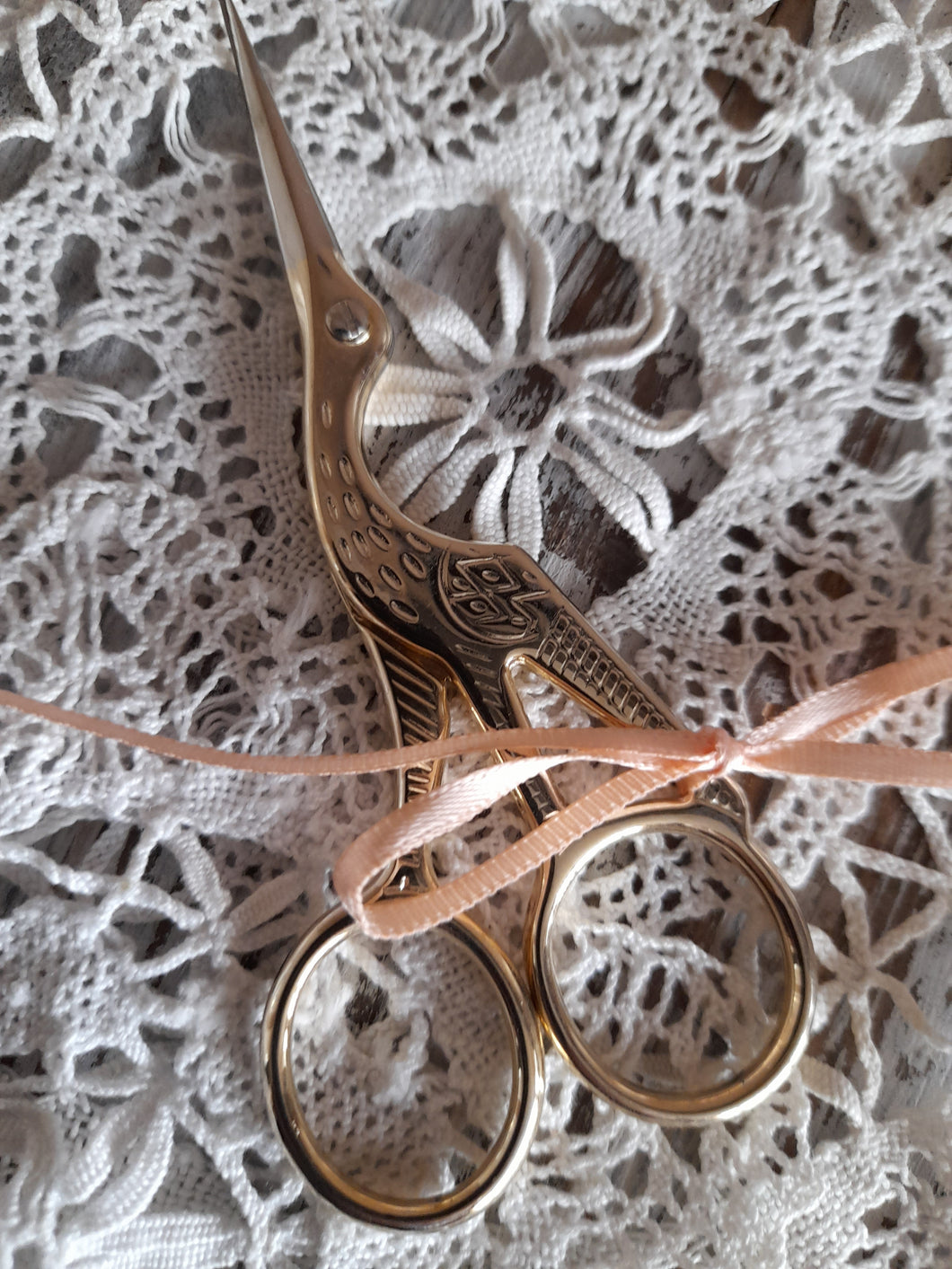 Stork embroidery scissors  -gold tone