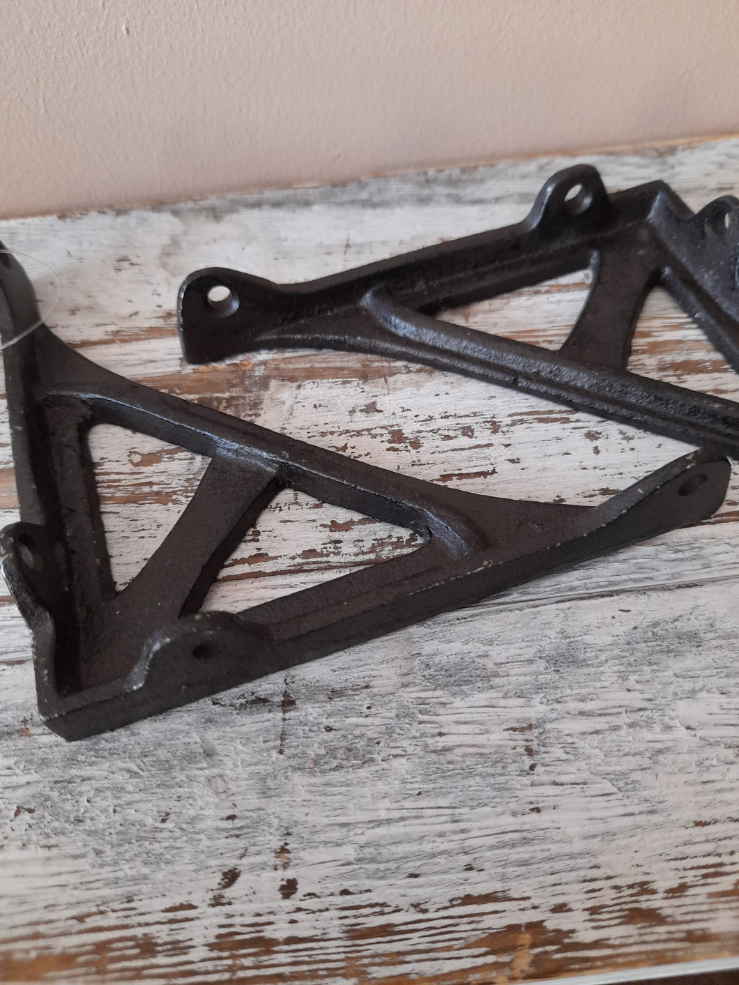 cast iron shelf brackets