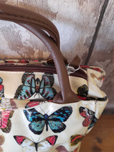 Load image into Gallery viewer, Lunch bag in Butterfly design
