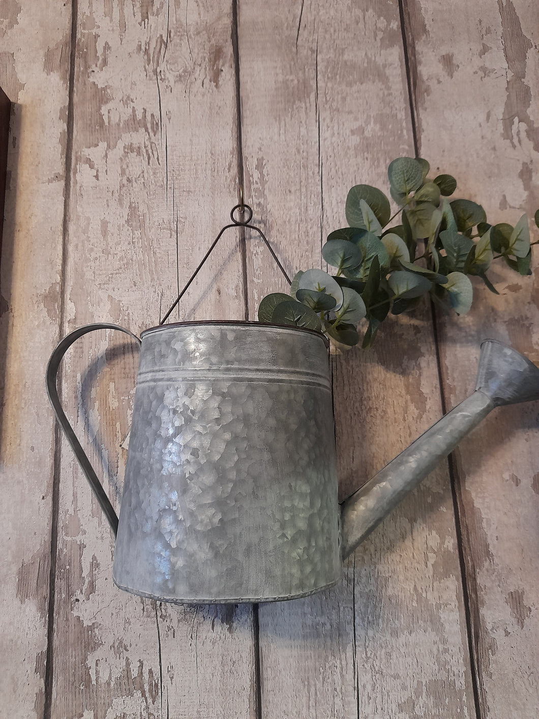 flat back watering can design planter