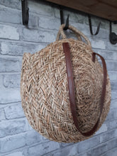 Load image into Gallery viewer, Straw summer bag
